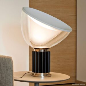 FLOS Taccia small – stolná LED lampa