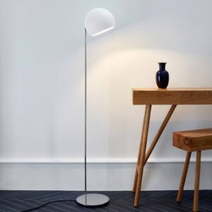 Nyta Tilt Globe Floor stojaca lampa oceľ biela